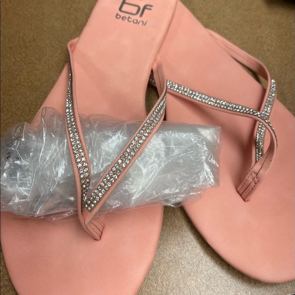 bf betani Brand New Pink Blush Rhinestone Flip-Flops Size 7 - Picture 1 of 5